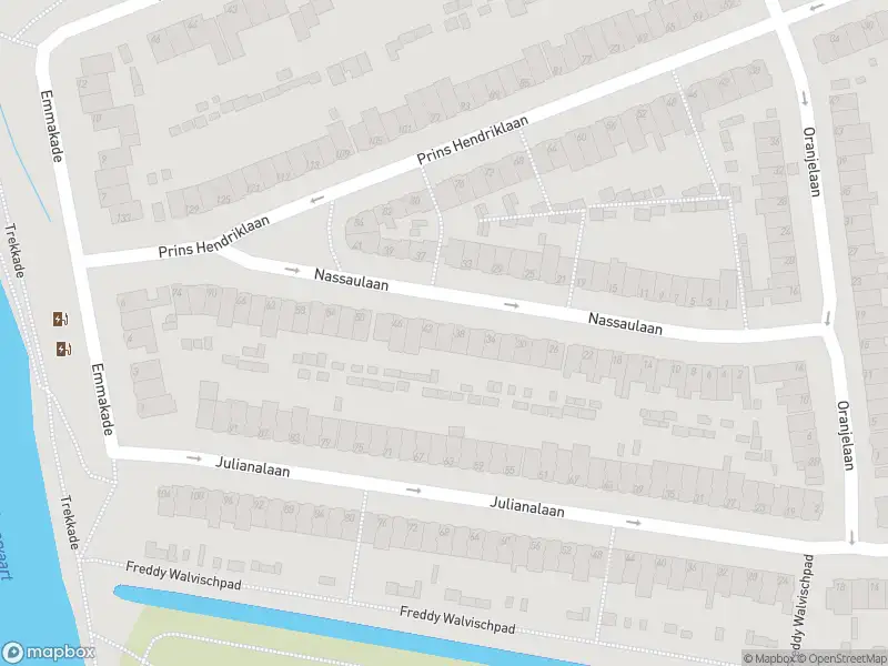 Ambulance met gepaste spoed naar de Nassaulaan in Vlaardingen