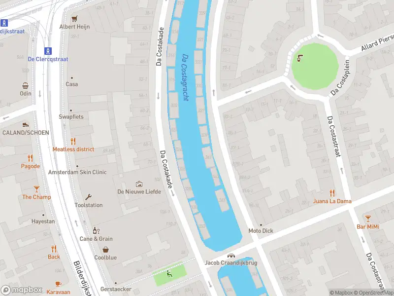 Ambulance met gepaste spoed naar de Bilderdijkpark in Amsterdam