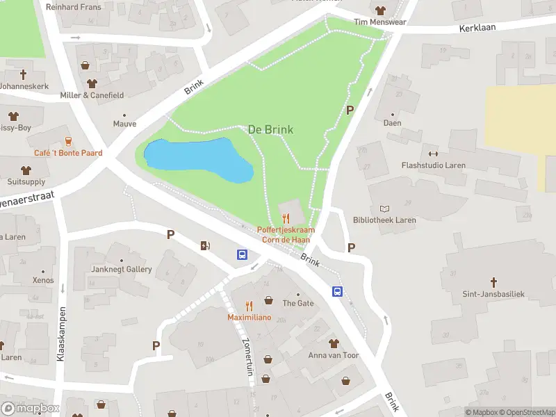 Brandweer met grote spoed naar de Brink in Laren vanwege middelgrote brand