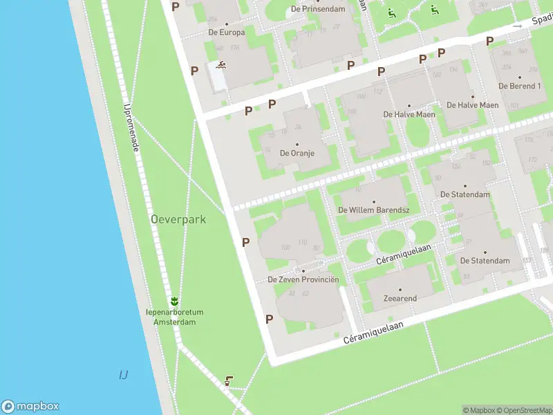 Ambulance met gepaste spoed naar de Overhoeksparklaan in Amsterdam