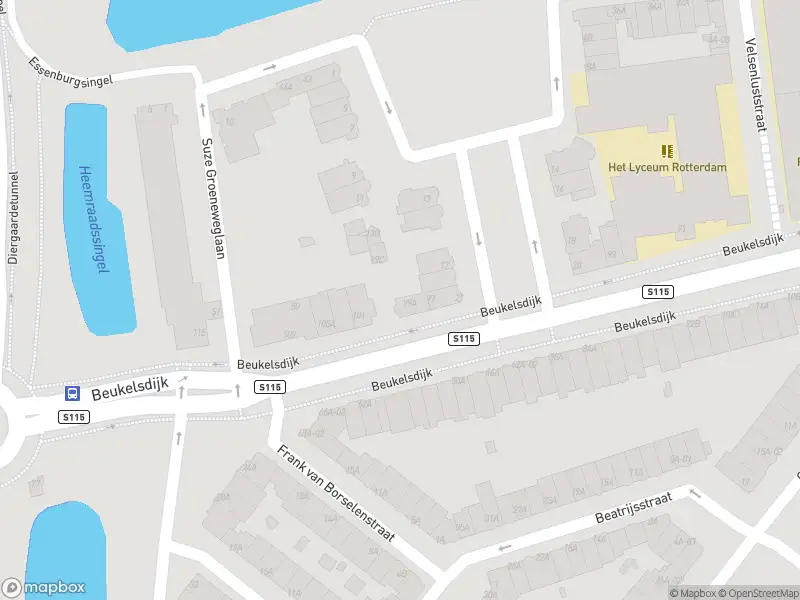 Ambulance met grote spoed naar de Beukelsdijk in Rotterdam