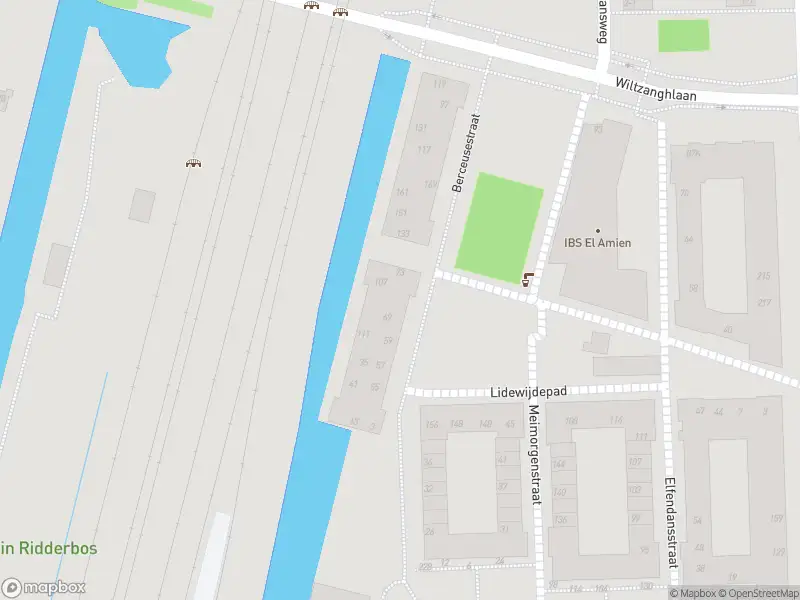 Ambulance met gepaste spoed naar de Berceusestraat in Amsterdam