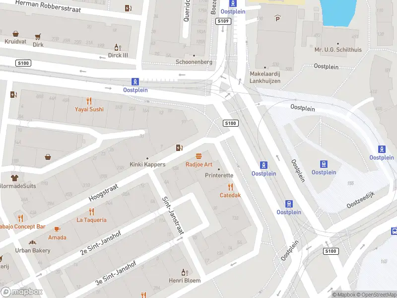 Ambulance met gepaste spoed naar de Oostplein in Rotterdam