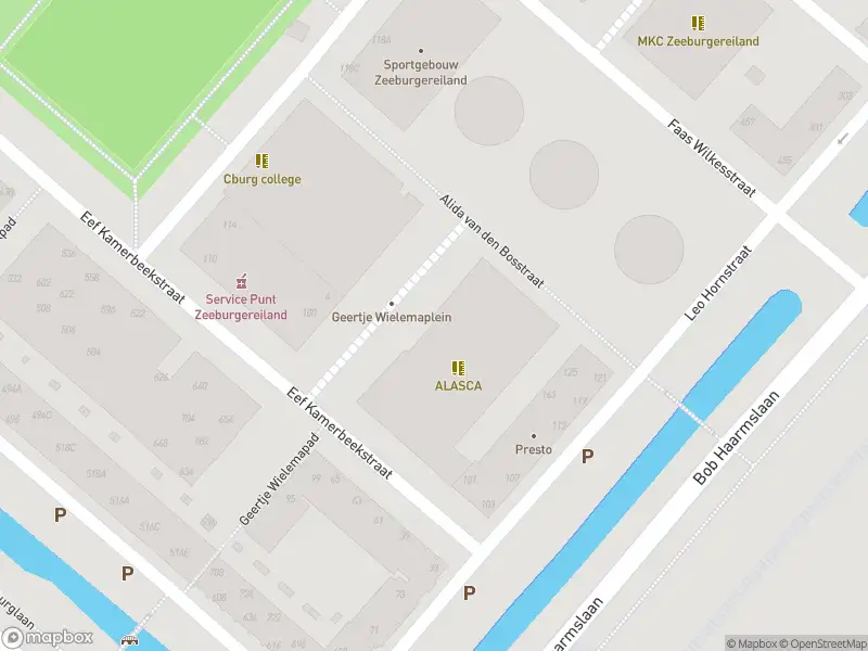 Ambulance met grote spoed naar de Geertje Wielemaplein in Amsterdam