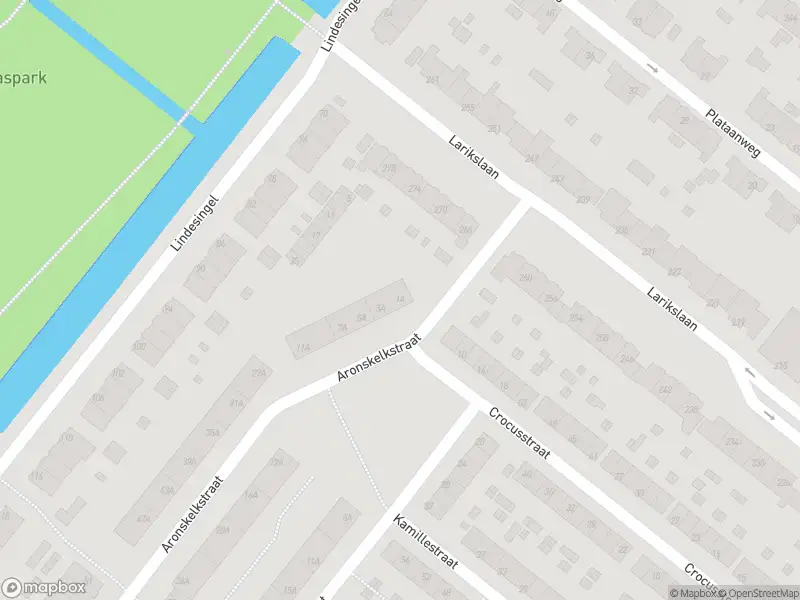 Ambulance met grote spoed naar de Lariksplein in Rotterdam