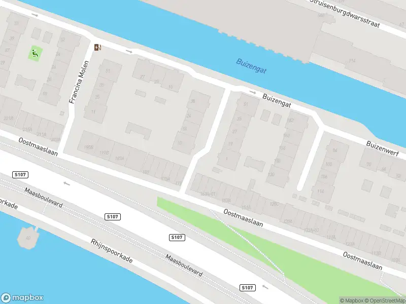 Ambulance met gepaste spoed naar de Bartholomeus Everardus Molen in Rotterdam