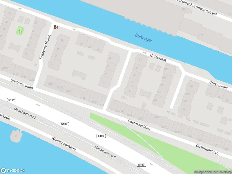 Ambulance met grote spoed naar de Bartholomeus Everardus Molen in Rotterdam