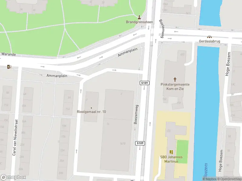 Ambulance met grote spoed naar de Ammanplein in Rotterdam