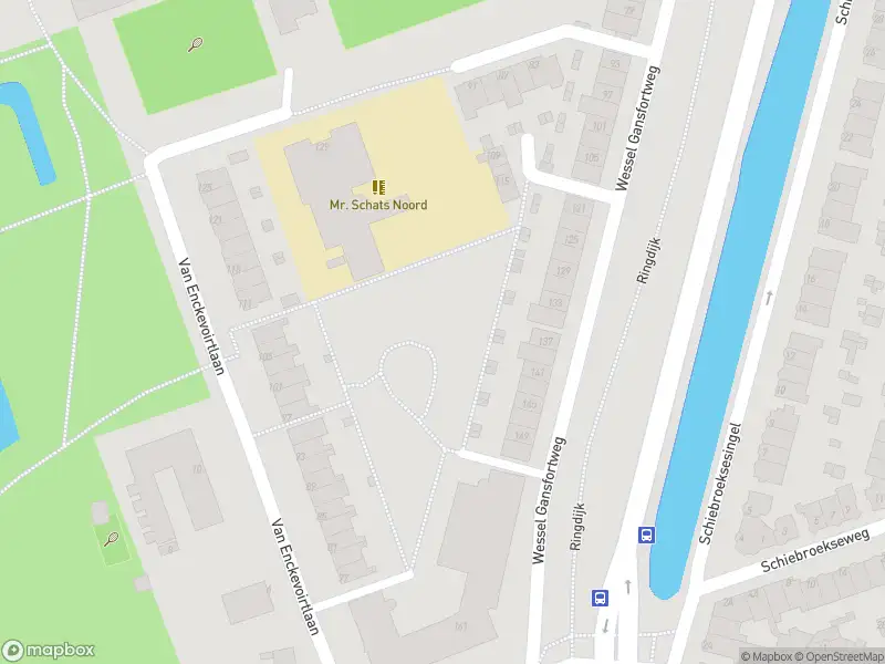 Ambulance met gepaste spoed naar de Wessel Gansfortweg in Rotterdam