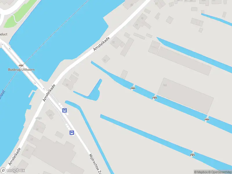 Ambulance met grote spoed naar de Amstelkade in Amstelhoek