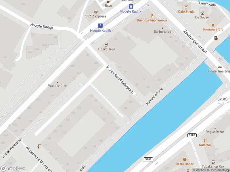 Ambulance met grote spoed naar de Ir. Jakoba Mulderplein in Amsterdam