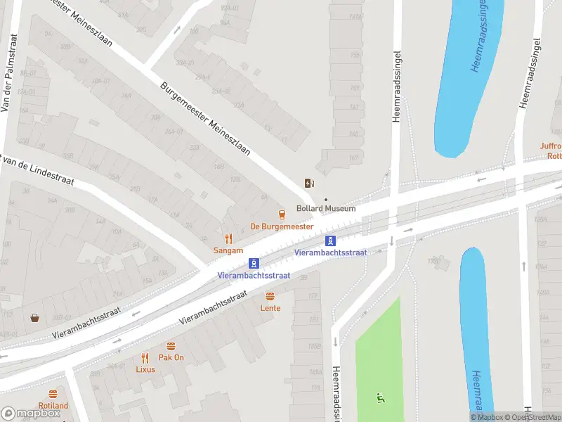 Ambulance met grote spoed naar de Burgemeester Meineszlaan in Rotterdam