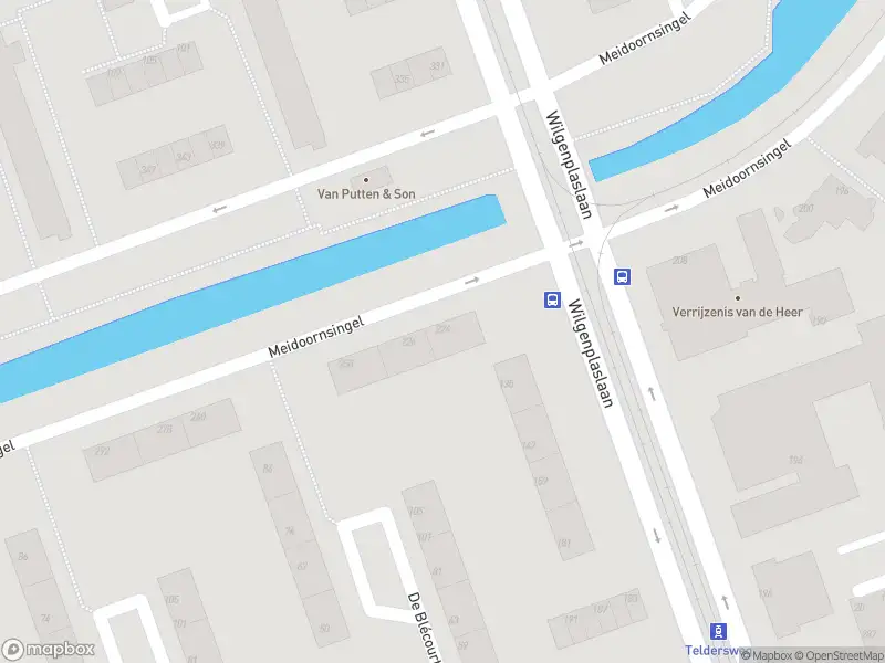 Ambulance met grote spoed naar de Meidoornsingel in Rotterdam