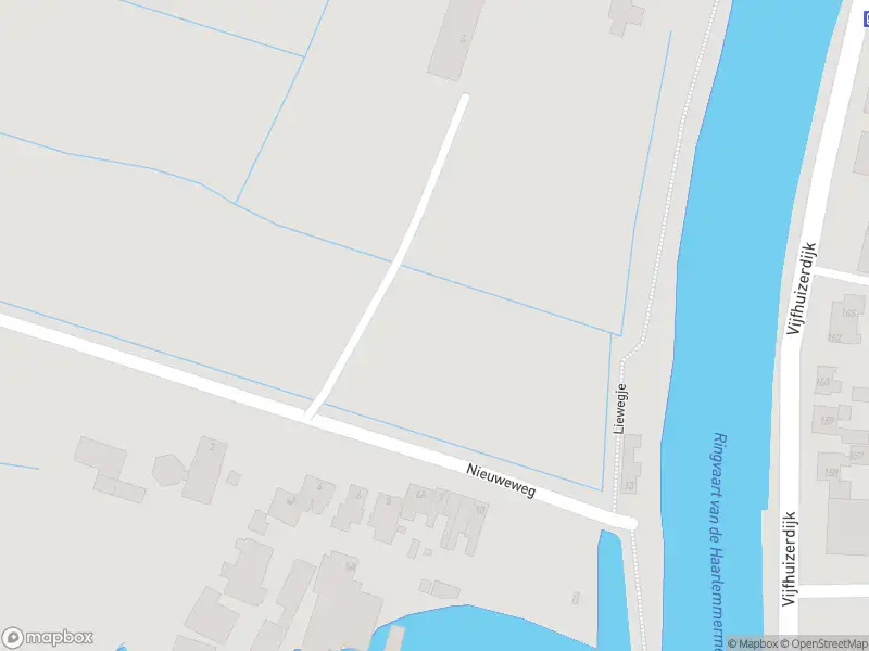 Brandweer met gepaste spoed naar de Nieuweweg in Haarlem vanwege een buitenbrand