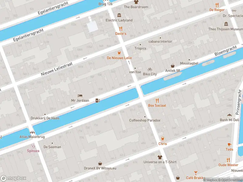 Ambulance met grote spoed naar de Bloemgracht in Amsterdam