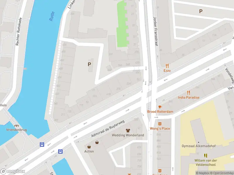 Ambulance met gepaste spoed naar de Admiraal de Ruyterweg in Rotterdam