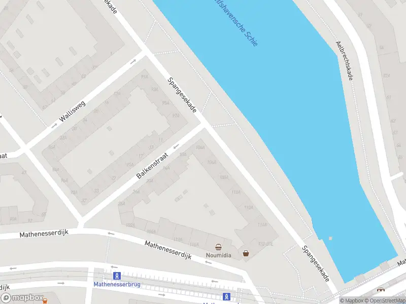 Ambulance met grote spoed naar de Spangesekade in Rotterdam