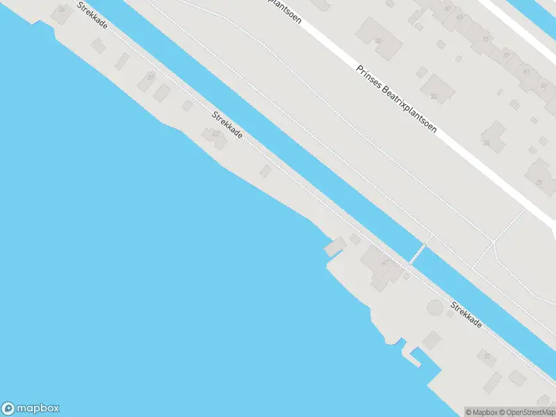 Ambulance met gepaste spoed naar de Strekkade in Rotterdam