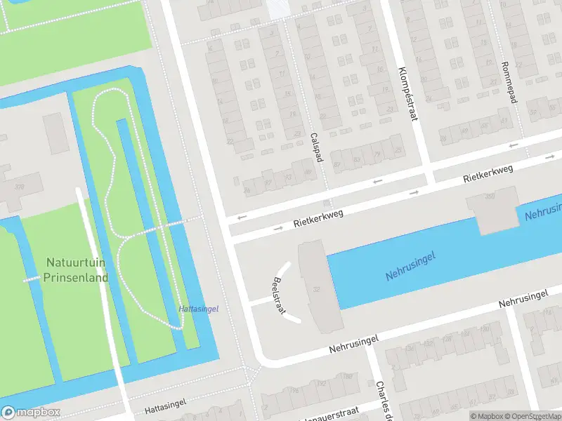 Ambulance met gepaste spoed naar de Beelstraat in Rotterdam