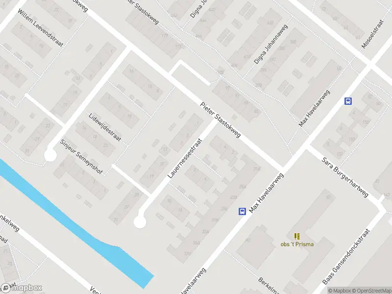 Ambulance met gepaste spoed naar de Lauernessestraat in Hoogvliet Rotterdam