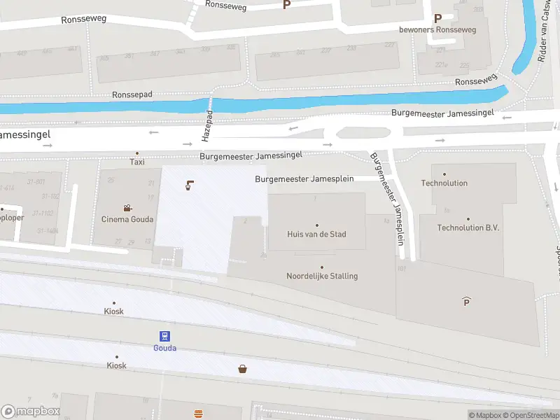 Ambulance met grote spoed naar de Burgemeester Jamesplein in Gouda