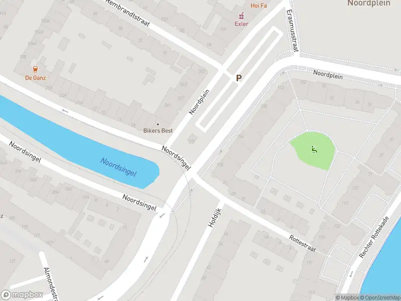 Brandweer met gepaste spoed naar de Isaäc Hubertstraat in Rotterdam vanwege een liftopsluiting