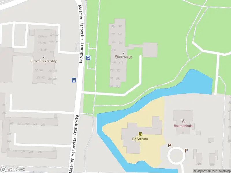 Ambulance met gepaste spoed naar de Maarten Harpertsz. Trompweg in Dordrecht