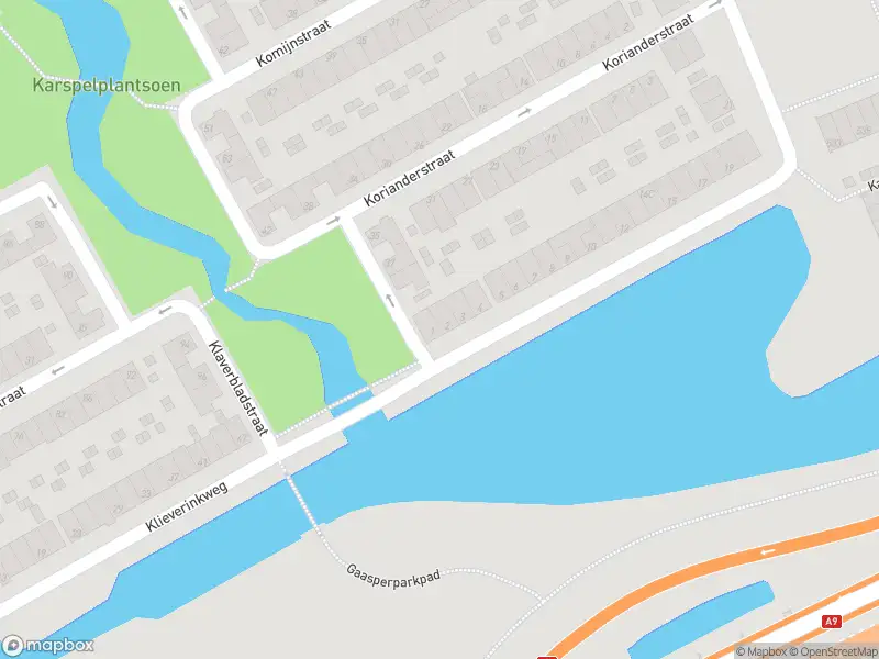 Ambulance met gepaste spoed naar de Kouwenoordweg in Amsterdam