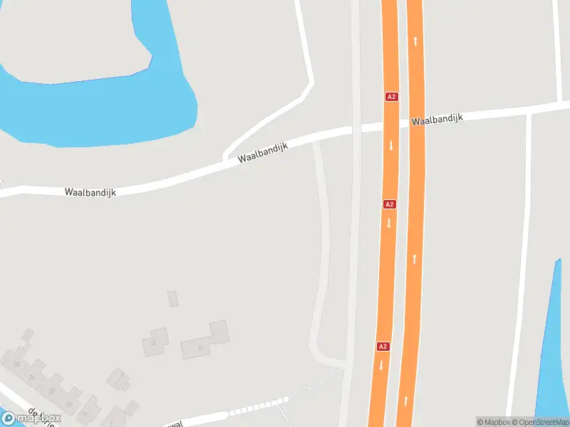 Brandweer met gepaste spoed naar de Waalbandijk in Zaltbommel