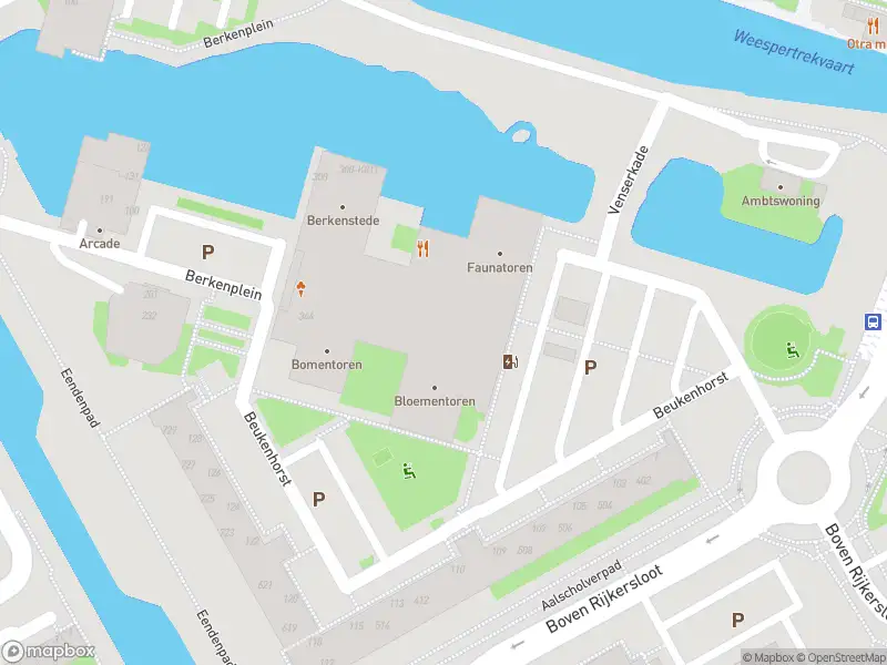 Ambulance met grote spoed naar de Berkenplein in Diemen