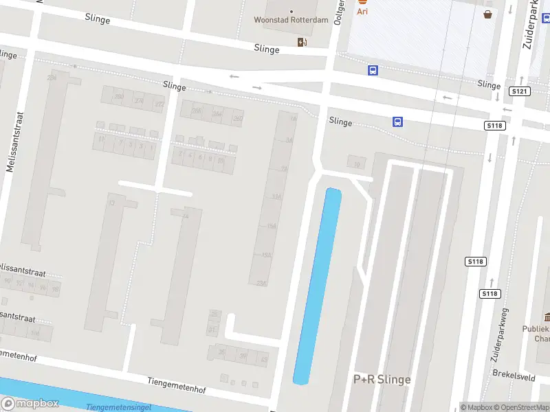 Ambulance met grote spoed naar de Ooltgensplaatweg in Rotterdam