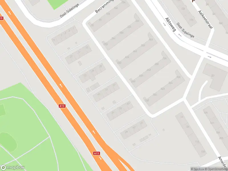 Ambulance met grote spoed naar de Becramming in Rotterdam