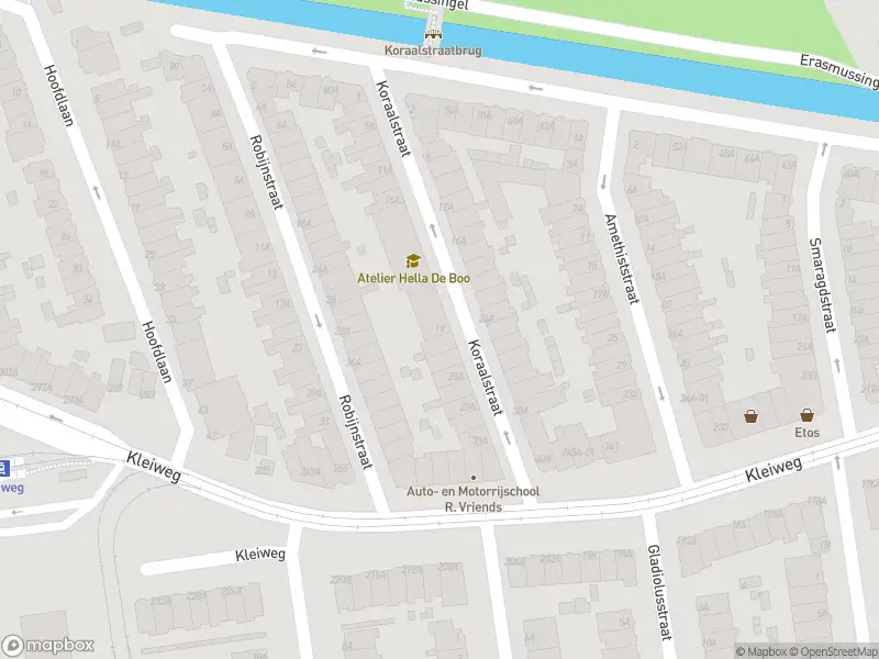 Ambulance met gepaste spoed naar de Koraalstraat in Rotterdam
