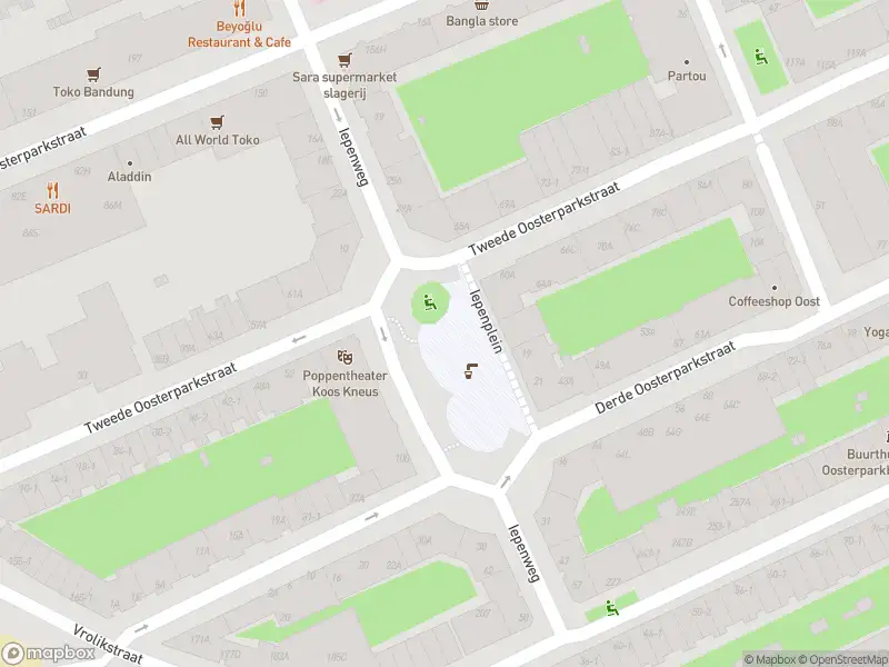 Ambulance met gepaste spoed naar de Iepenweg in Amsterdam