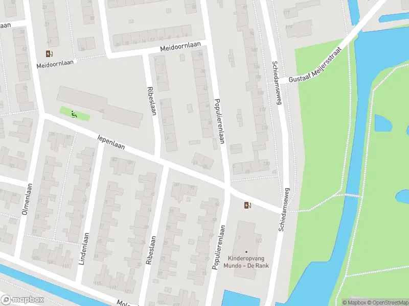 Ambulance met grote spoed naar de Populierenlaan in Schiedam