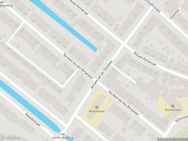 Ambulance met grote spoed naar de Adriaen van der Doeslaan in Rotterdam