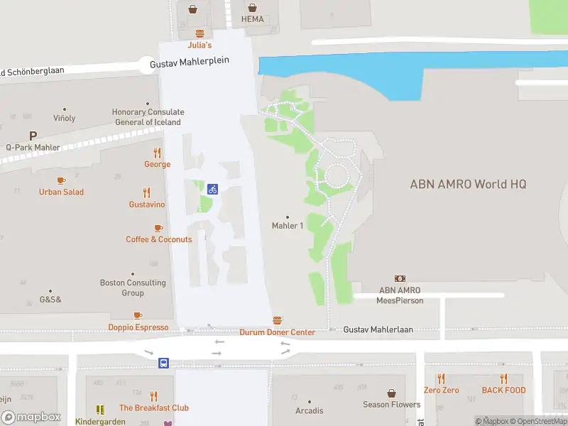 Ambulance met grote spoed naar de Gustav Mahlerlaan in Amsterdam