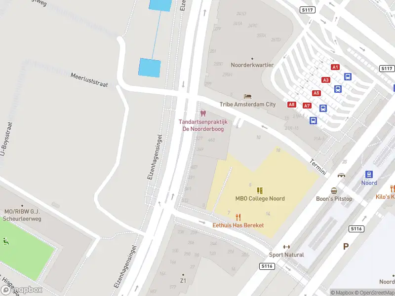 Ambulance met gepaste spoed naar de Elzenhagensingel in Amsterdam