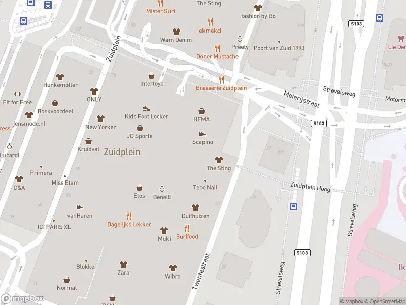 Ambulance met gepaste spoed naar de Zuidplein Hoog in Rotterdam