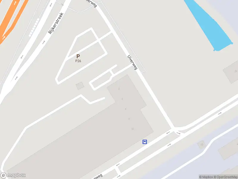 Brandweer met grote spoed naar de Uiverweg in Schiphol