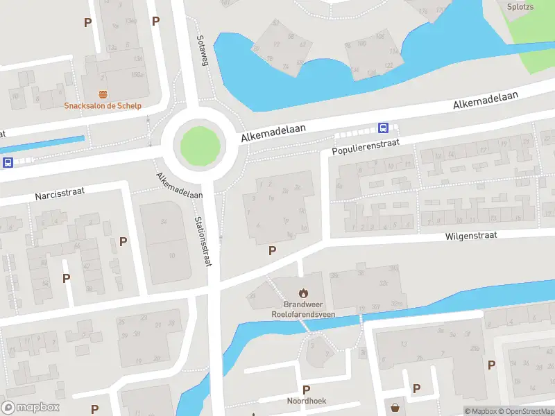 Ambulance met grote spoed naar de Stationsstraat in Roelofarendsveen