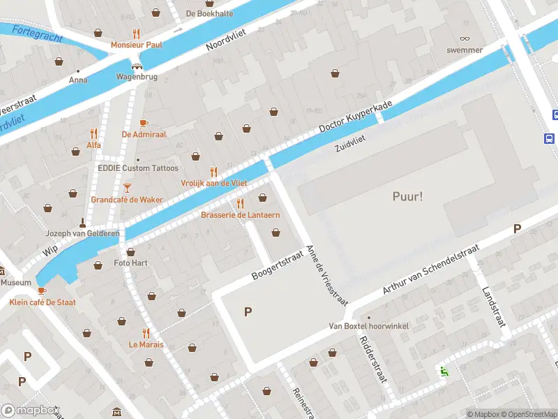 Ambulance met gepaste spoed naar de Anne de Vriesstraat in Maassluis