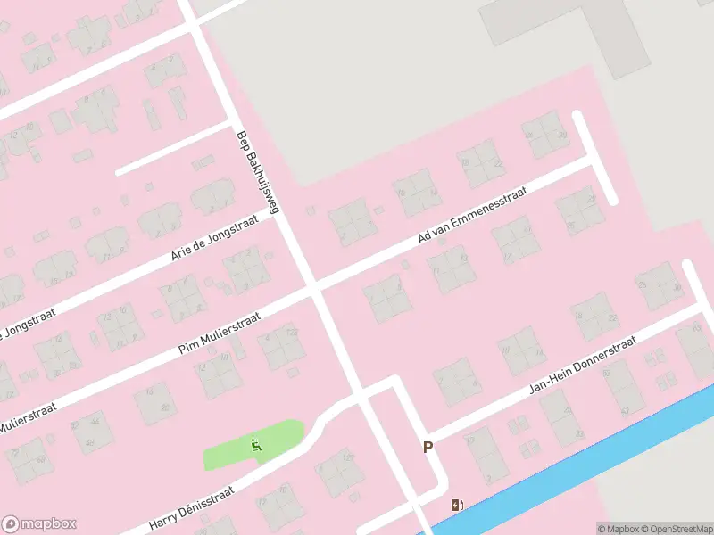 Ambulance met gepaste spoed naar de Ad van Emmenesstraat in 's-Gravenhage