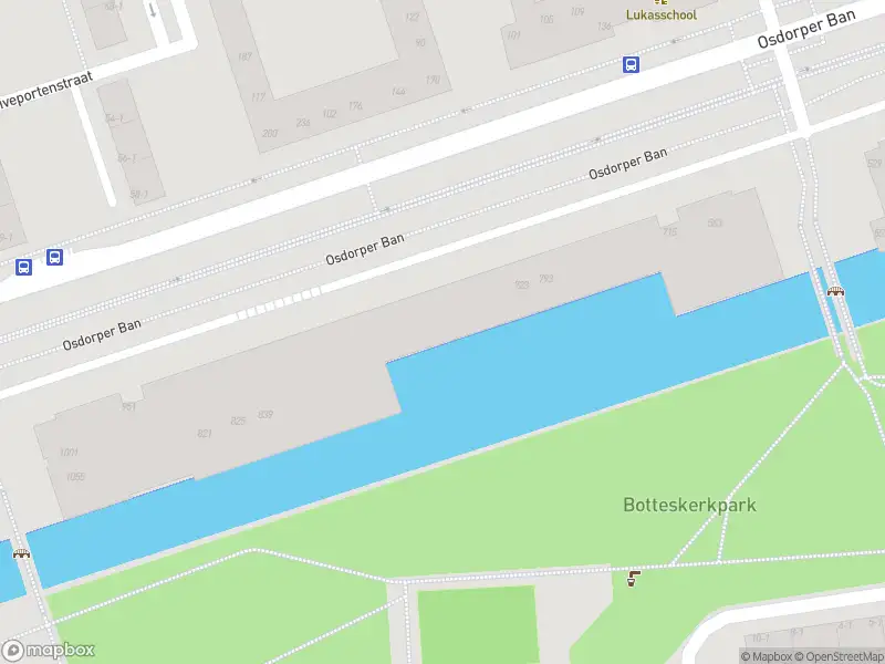 Ambulance met gepaste spoed naar de Osdorper Ban in Amsterdam