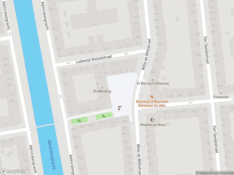 Ambulance met grote spoed naar de Witte de Withplein in Amsterdam