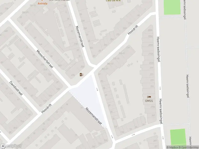 Ambulance met grote spoed naar de Nozemanstraat in Rotterdam