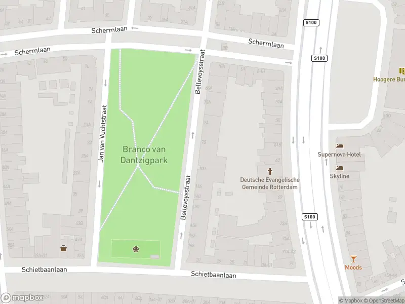 Ambulance met grote spoed naar de Bellevoysstraat in Rotterdam