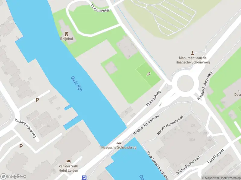 Brandweer met gepaste spoed naar de Rhijnhofweg in Leiden