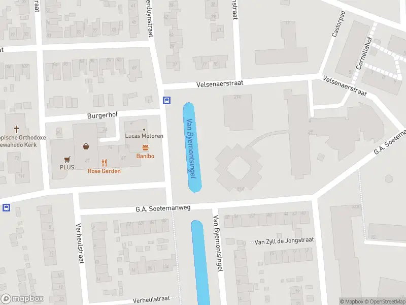 Ambulance met grote spoed naar de G.A.Soetemanweg in Pernis Rotterdam