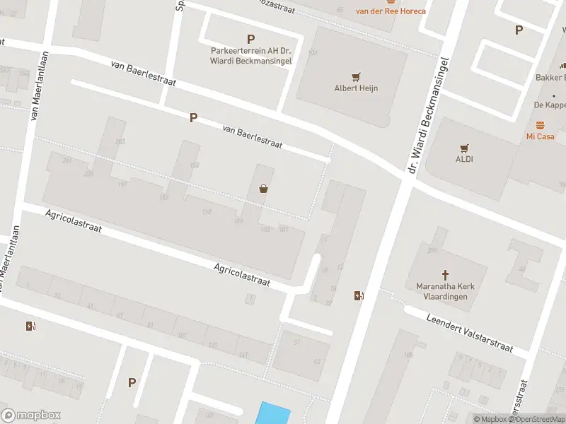Ambulance met grote spoed naar de Van Baerlestraat in Vlaardingen